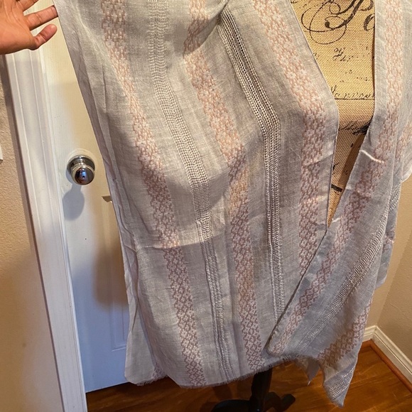 Light weight kimono, 100% polyester. - Picture 3 of 9